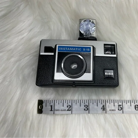 📸 Vintage Kodak instamatic x15 camera + leather bag